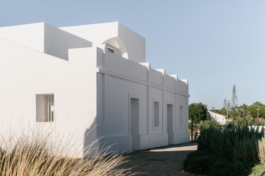 Casa Cabrita Moleiro is a Portuguese holiday home by Atelier Data