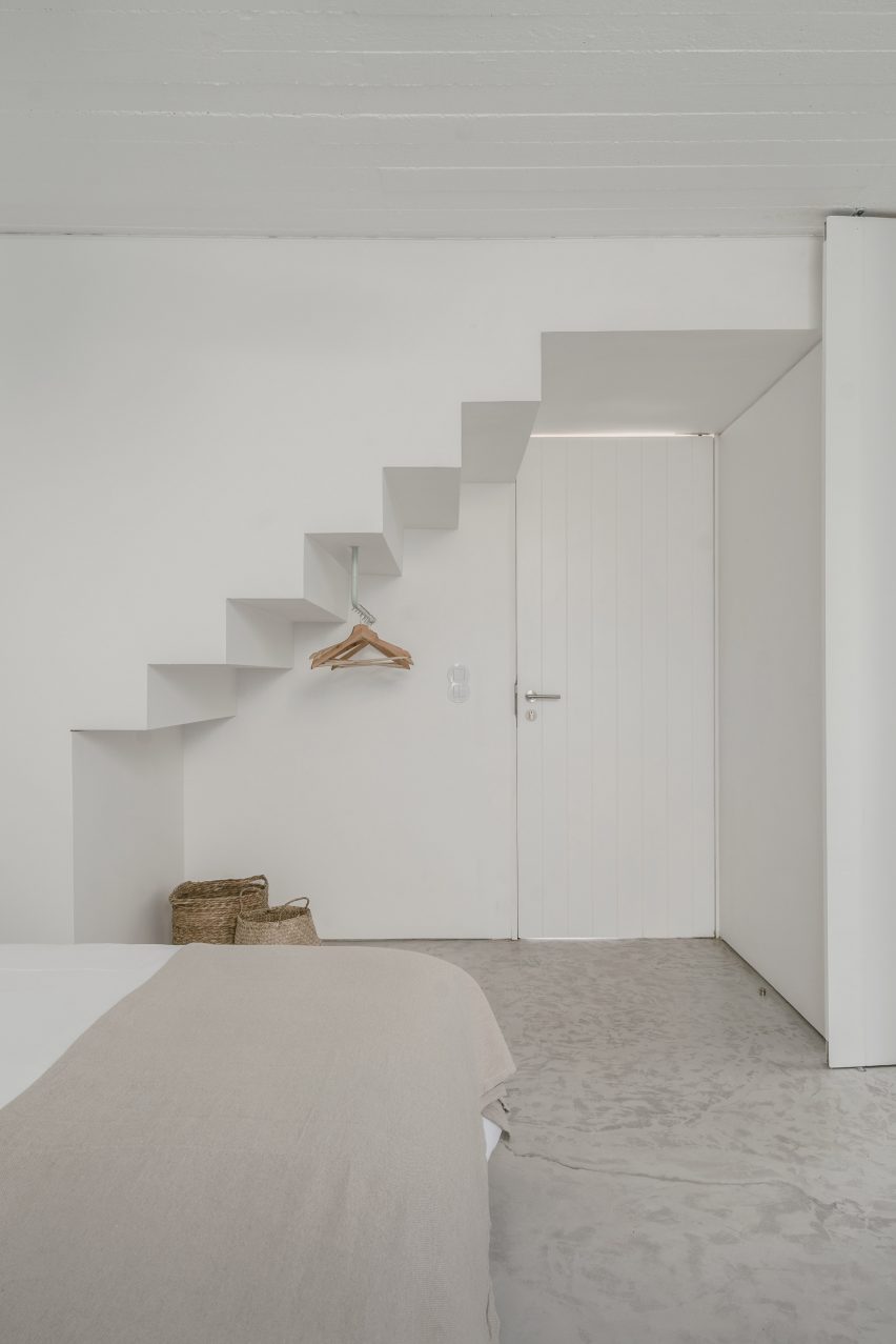Casa Cabrita Moleiro is a Portuguese holiday home by Atelier Data