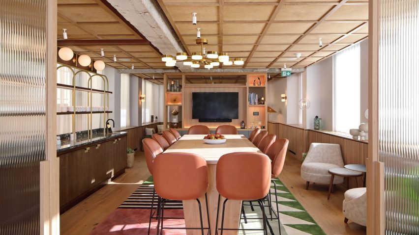 Kitchen and dining space in 6 Babmaes Street office for The Crown Estate by Fathom Architects