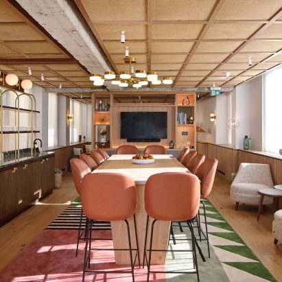 Kitchen and dining space in 6 Babmaes Street office for The Crown Estate by Fathom Architects