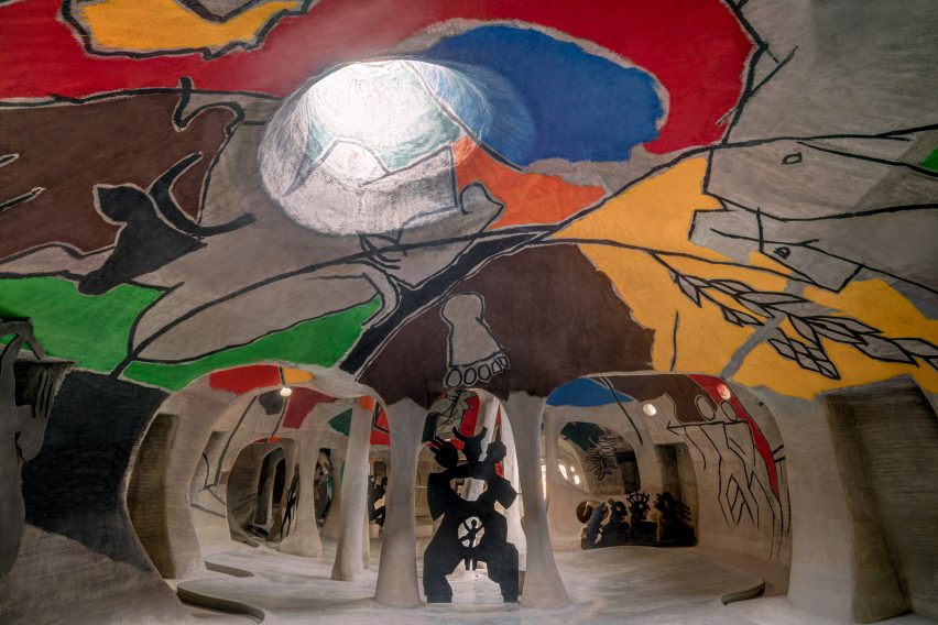 Interior of Amdavad Ni Gufa gallery in Ahmedabad.