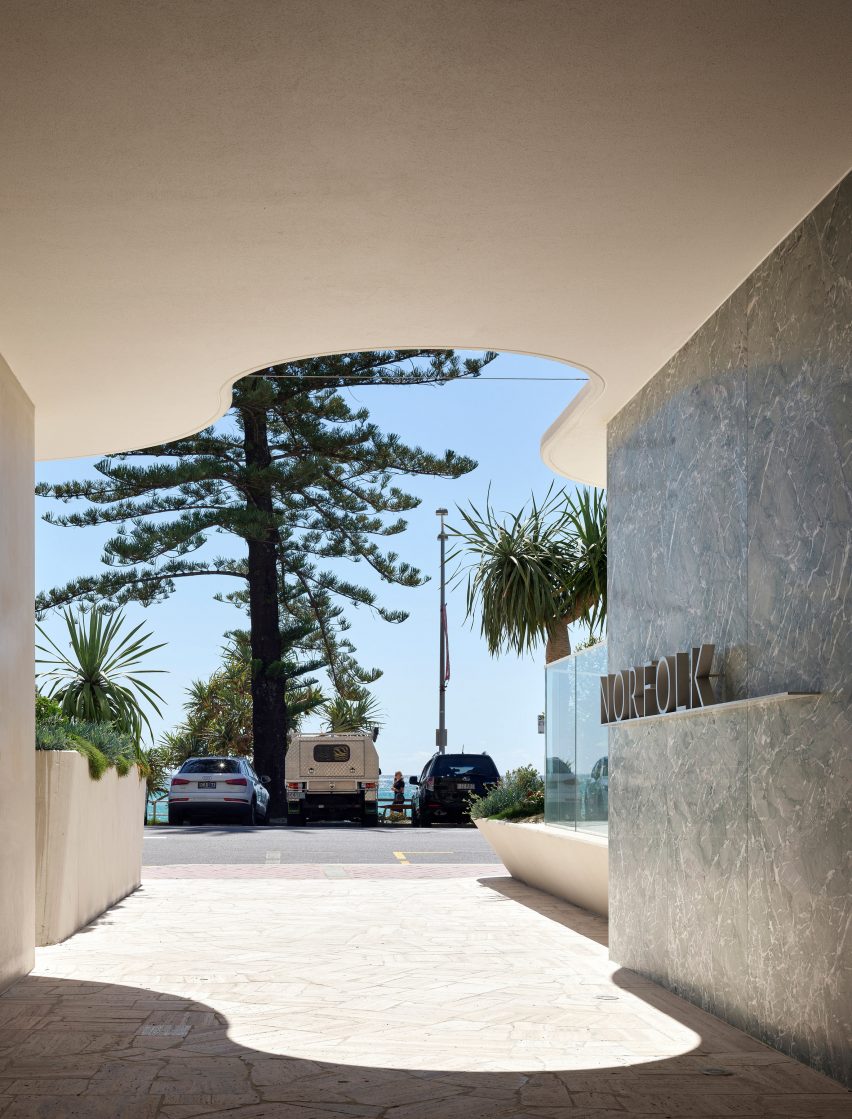Burleigh Heads Beach apartments by Koichi Takada Architects