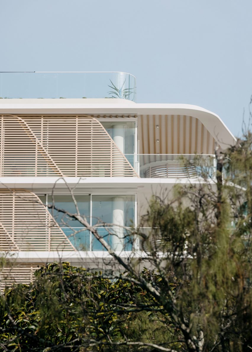 Burleigh Heads Beach apartments by Koichi Takada Architects