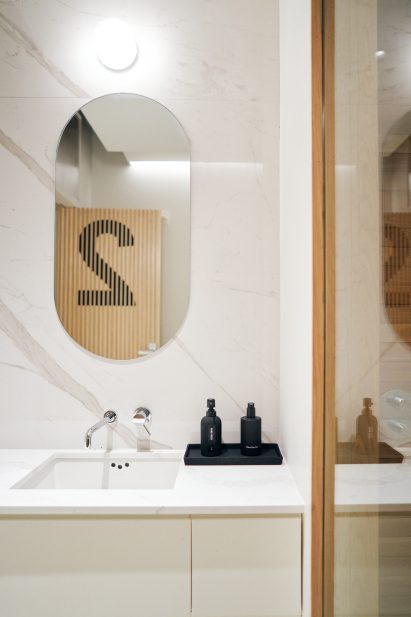 S10 black and white bathroom