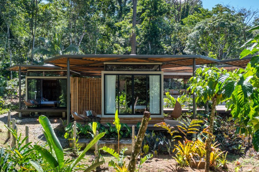 Caribbean Courtyard Villas by Studio Saxe