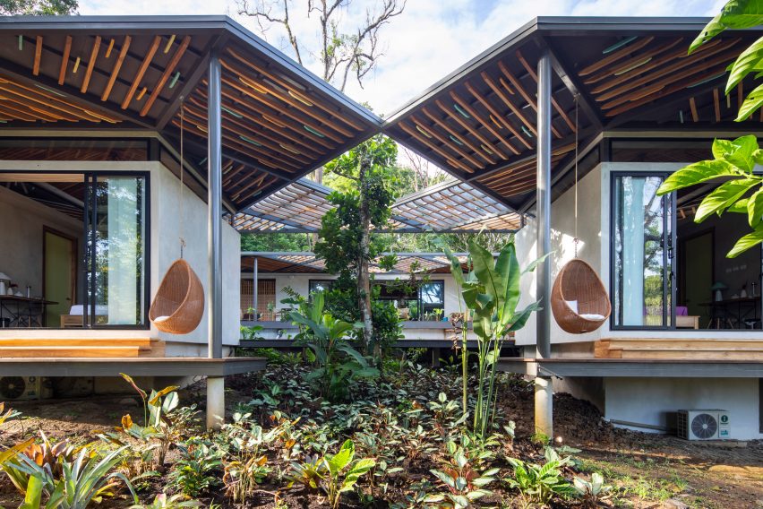 Caribbean Courtyard Villas by Studio Saxe