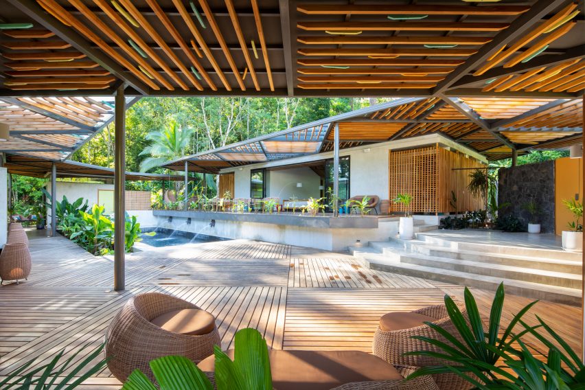 Caribbean Courtyard Villas by Studio Saxe