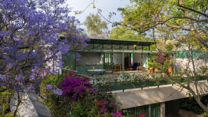 The exterior of the rooftop apartment Cascada House