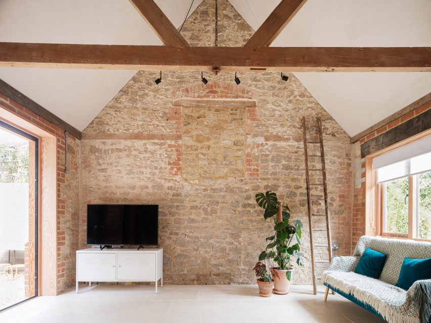 Woodthorpe Stables was designed by Delve Architects