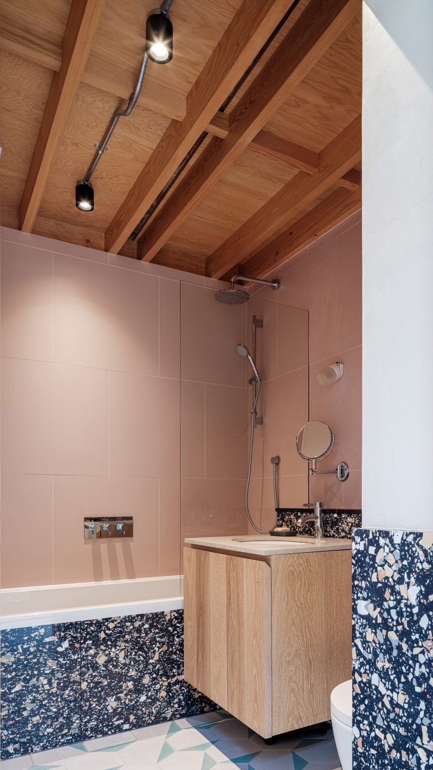 Woodthorpe Stables was designed by Delve Architects
