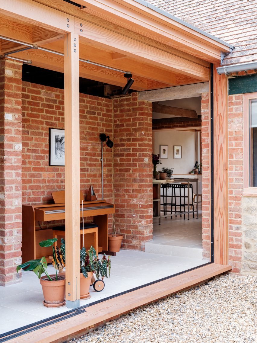 Woodthorpe Stables was designed by Delve Architects
