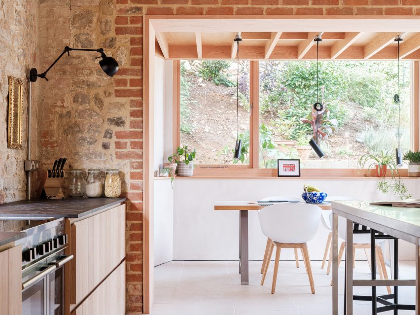 Woodthorpe Stables was designed by Delve Architects