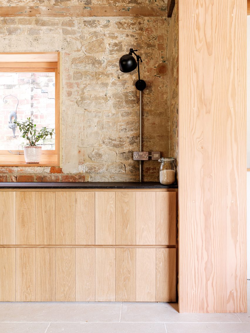Woodthorpe Stables was designed by Delve Architects