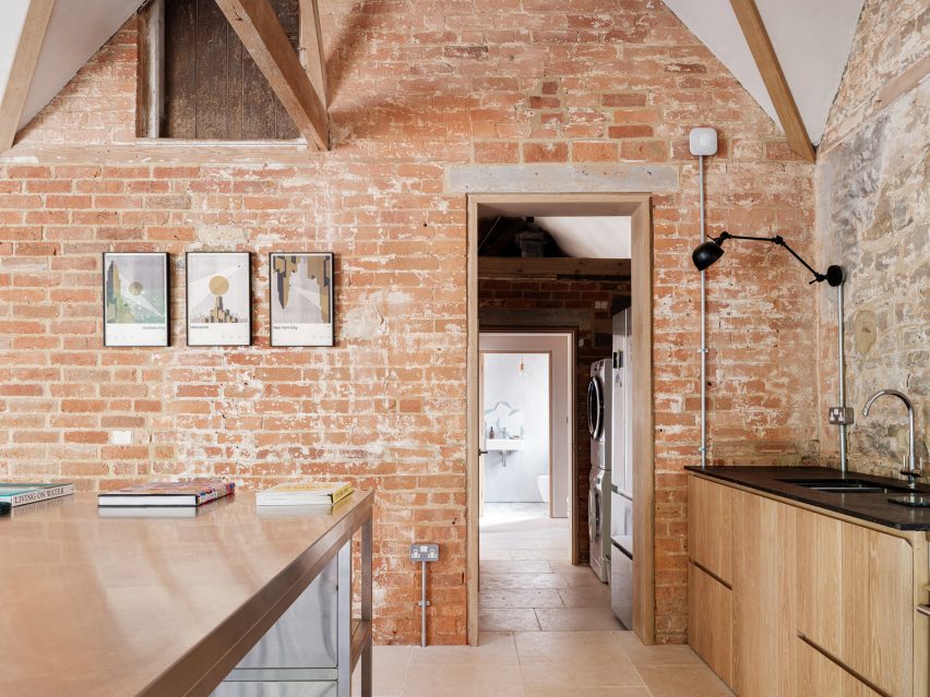Woodthorpe Stables was designed by Delve Architects