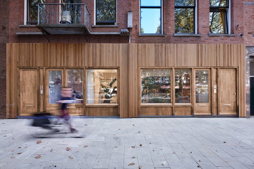 Exterior of Dentista clinic in Amsterdam