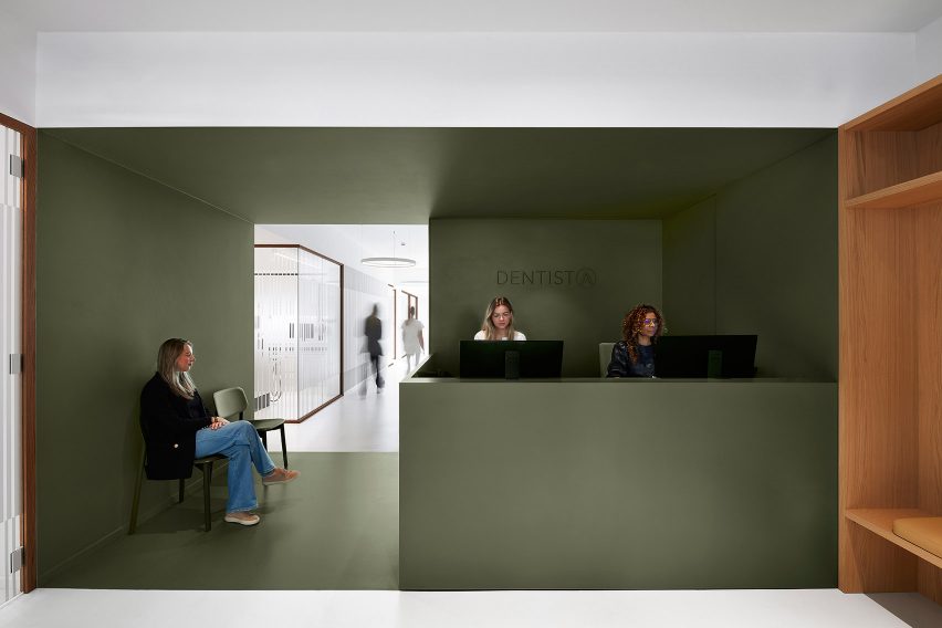 Dentista clinic in Amsterdam has colour-block interiors