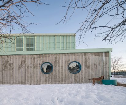 Facade of Educan school for dogs, humans and other species