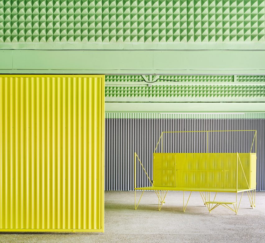 Colour and texture in Educan school for dogs, humans and other species