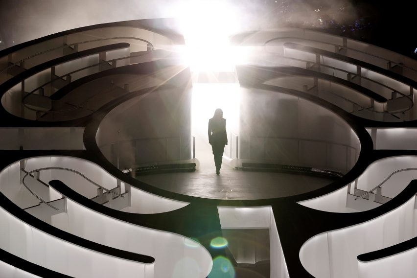 Five Echoes is an installation in Miami by Es Devlin