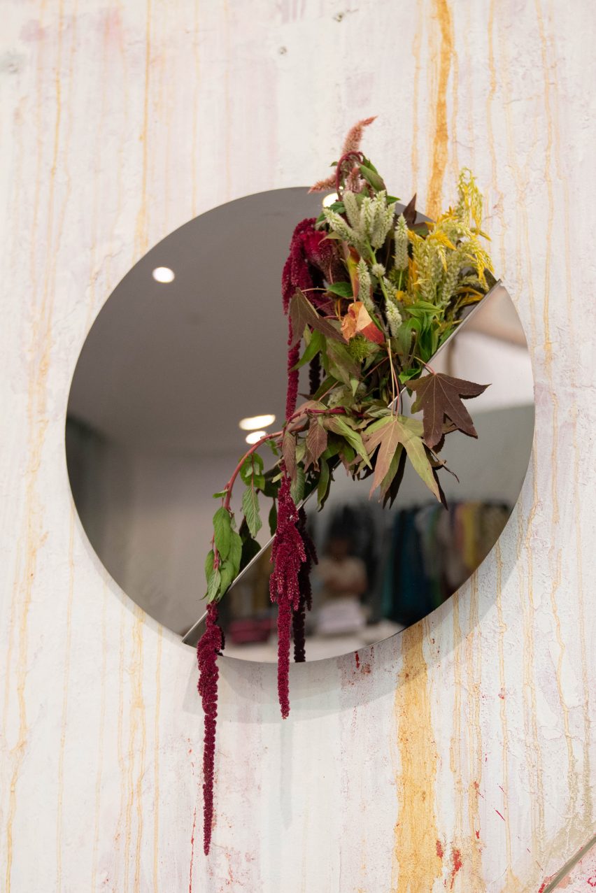 Mirror with flowers