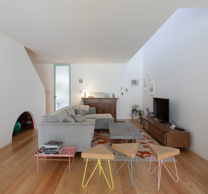 Livign room with pastel furniture in Portufal