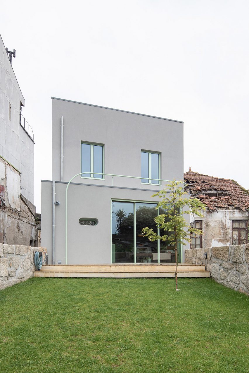 Family home in Porto by Fahr 0213