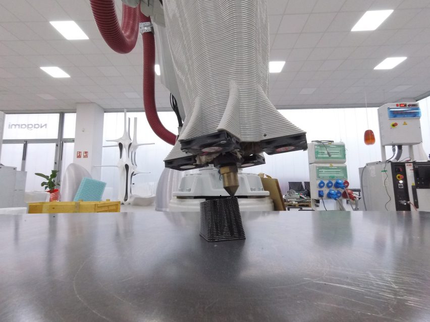 A machine 3D-printing the Fashion Awards 2021 trophies