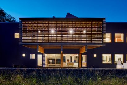 Black stucco house by Salmela Architect