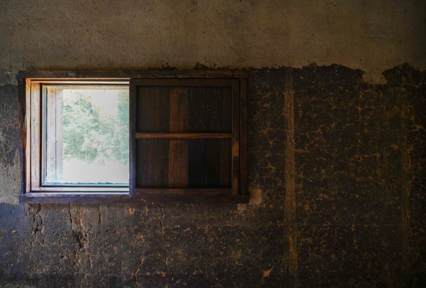 Rammed-earth wall