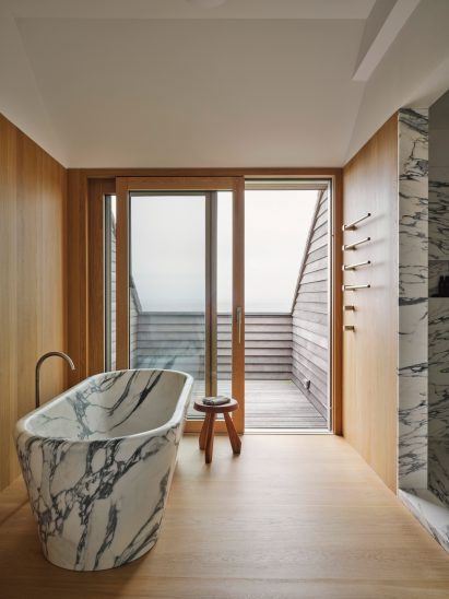 Marble bathtub