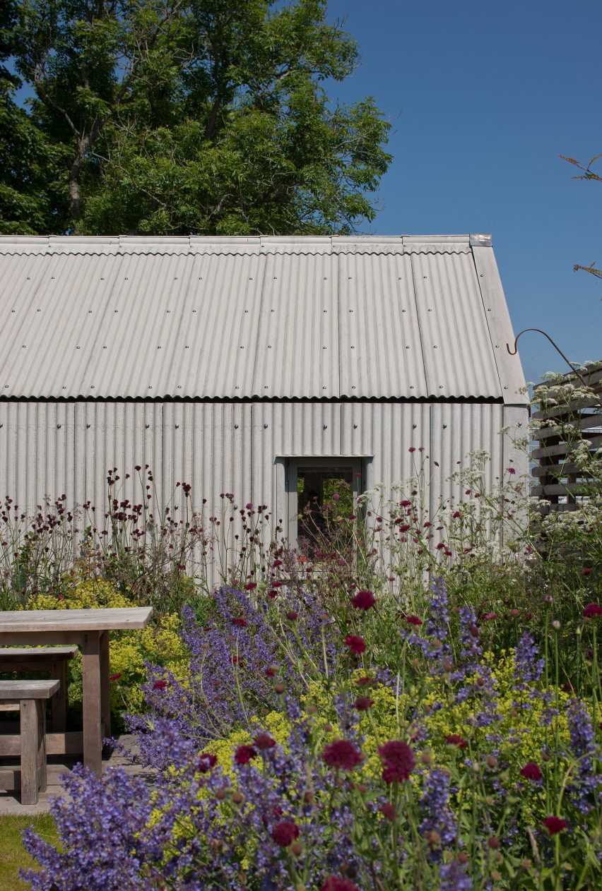 Fungarth Cottage is a home and office designed by Mary Arnold-Forster Architects