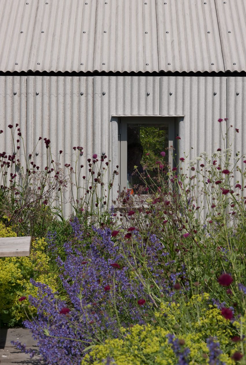 Fungarth Cottage is a home and office designed by Mary Arnold-Forster Architects