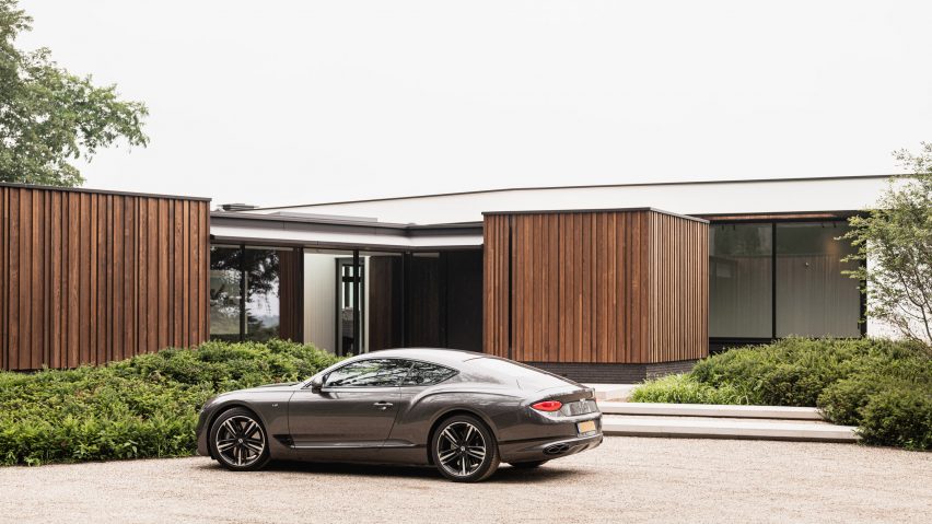 Thermory's thermo-ash cladding on exterior of Modern House by the River by Maas Architecten
