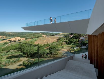 Image of the cantilevered terrace at Palazzo Senza Tempo