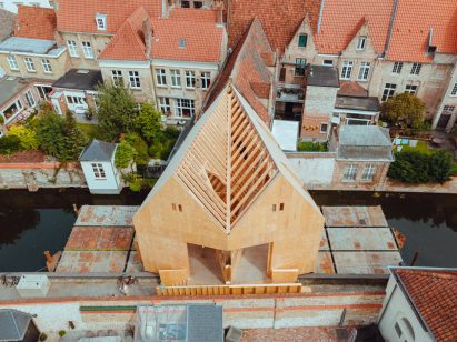 Wooden pavilion by PARA