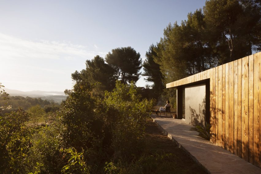 Cabin with wooden cladding