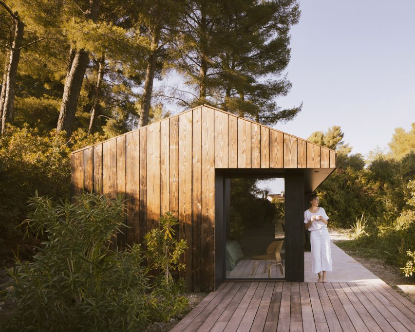 Cabin with wooden cladding