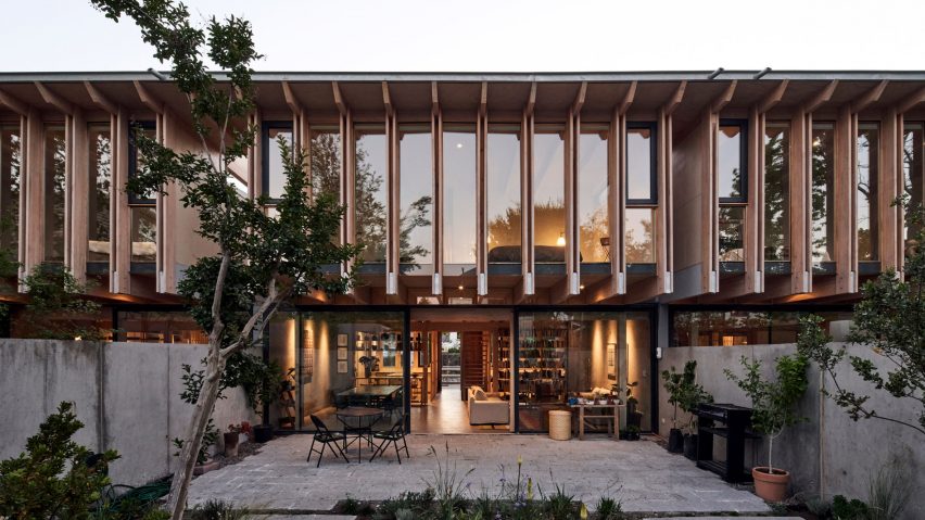 San Crescente houses with glue-laminated timber structures