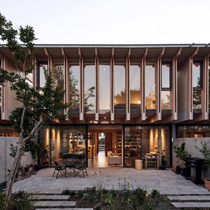 San Crescente houses with glue-laminated timber structures
