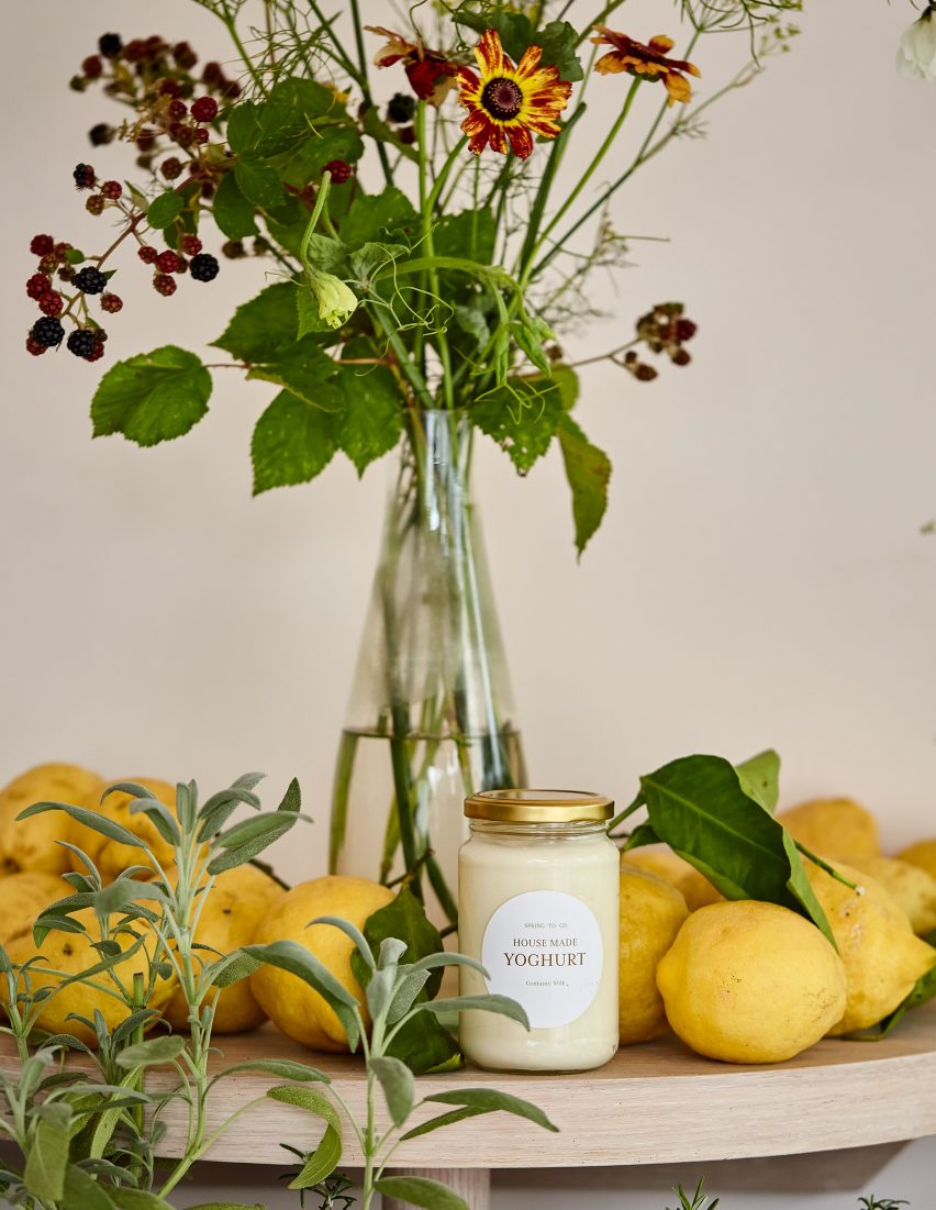 Spring-To-Go shelves