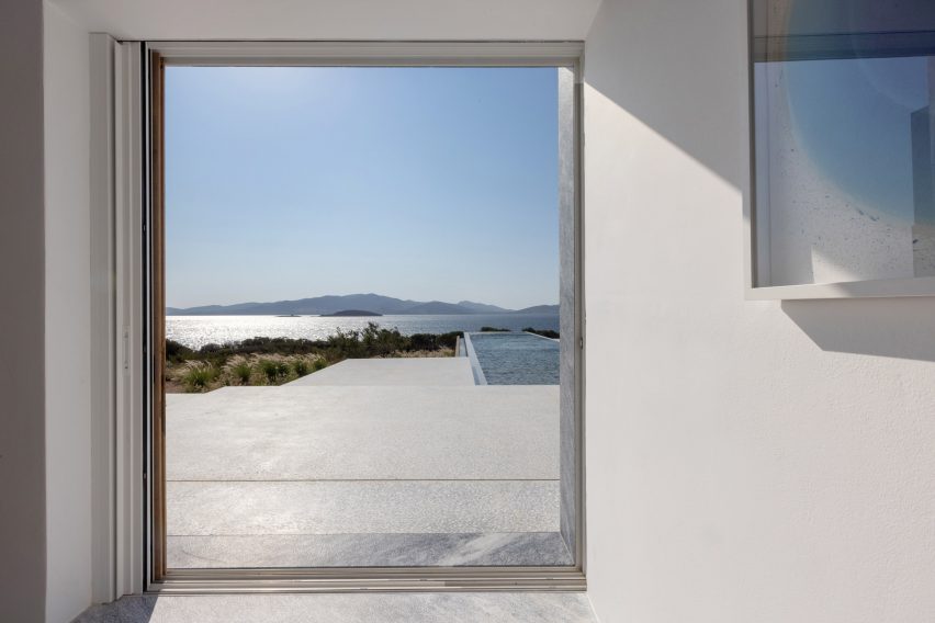 Paros House is a Greek villa that was designed by Studio Seilern Architects