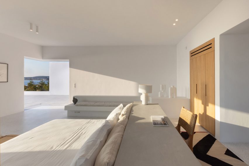 Paros House is a Greek villa that was designed by Studio Seilern Architects
