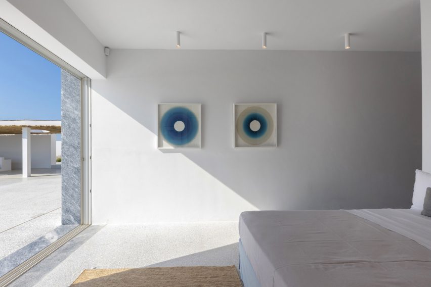 Paros House is a Greek villa that was designed by Studio Seilern Architects