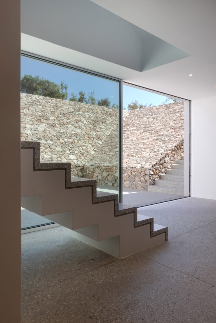 Paros House is a Greek villa that was designed by Studio Seilern Architects