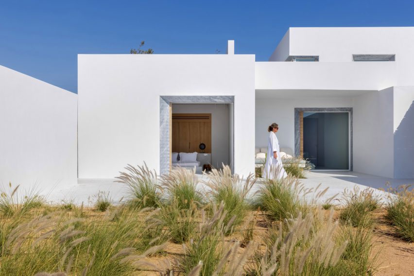 Paros House is a Greek villa that was designed by Studio Seilern Architects