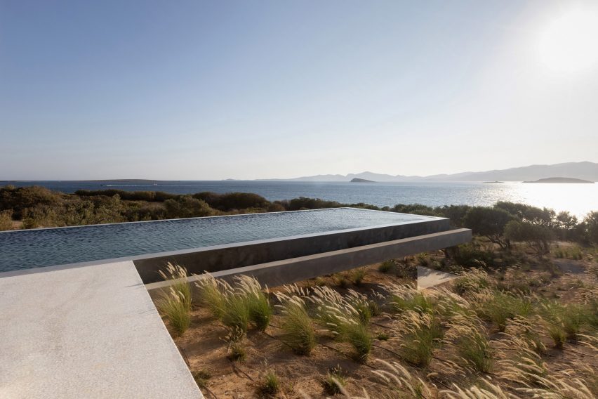 Paros House is a Greek villa that was designed by Studio Seilern Architects