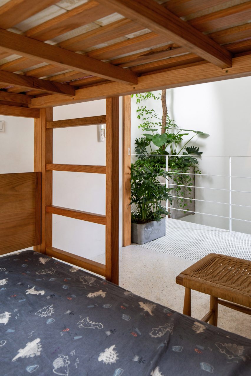 Altar room in TH House by ODDO Architects