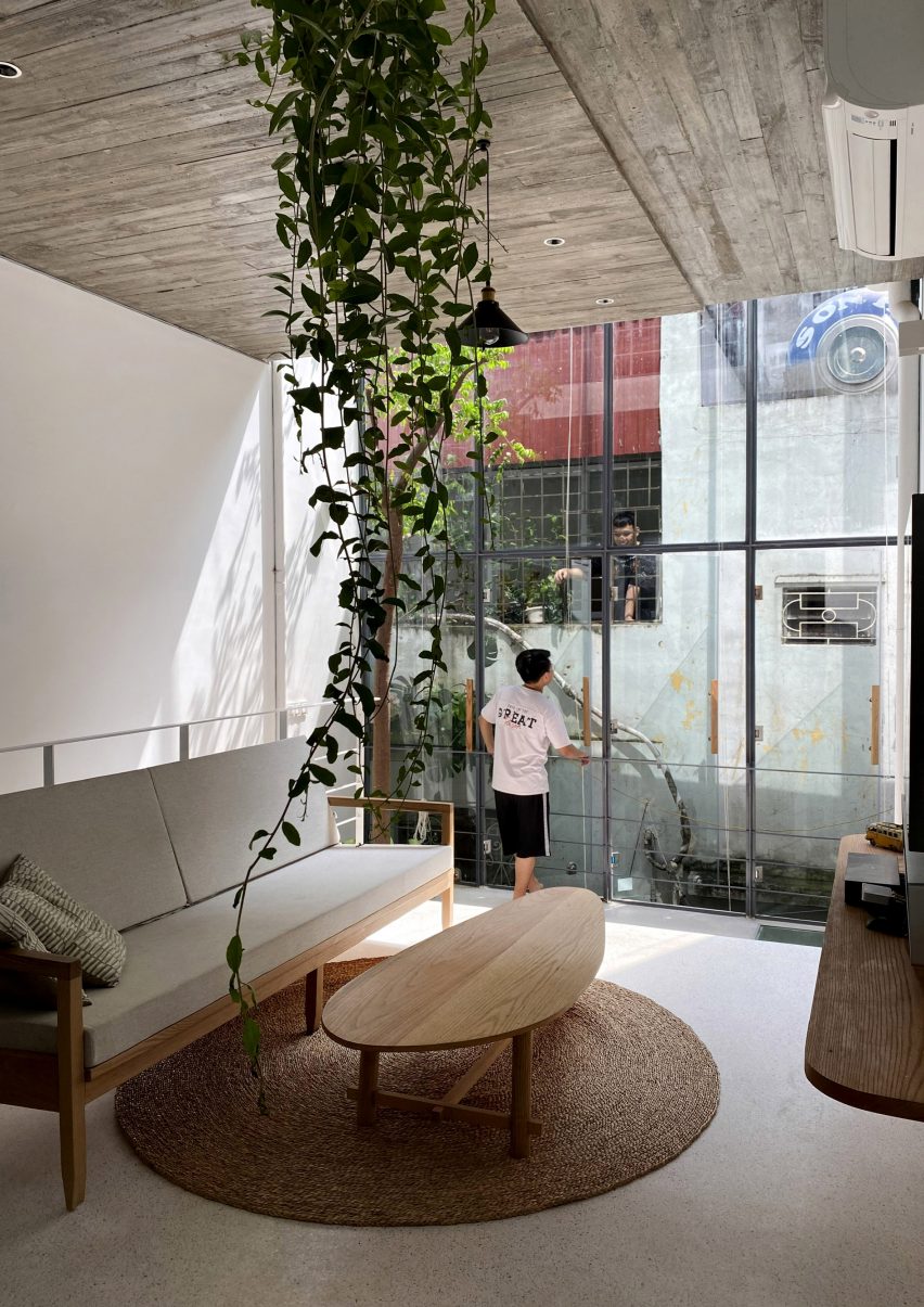 Living room in TH House by ODDO Architects