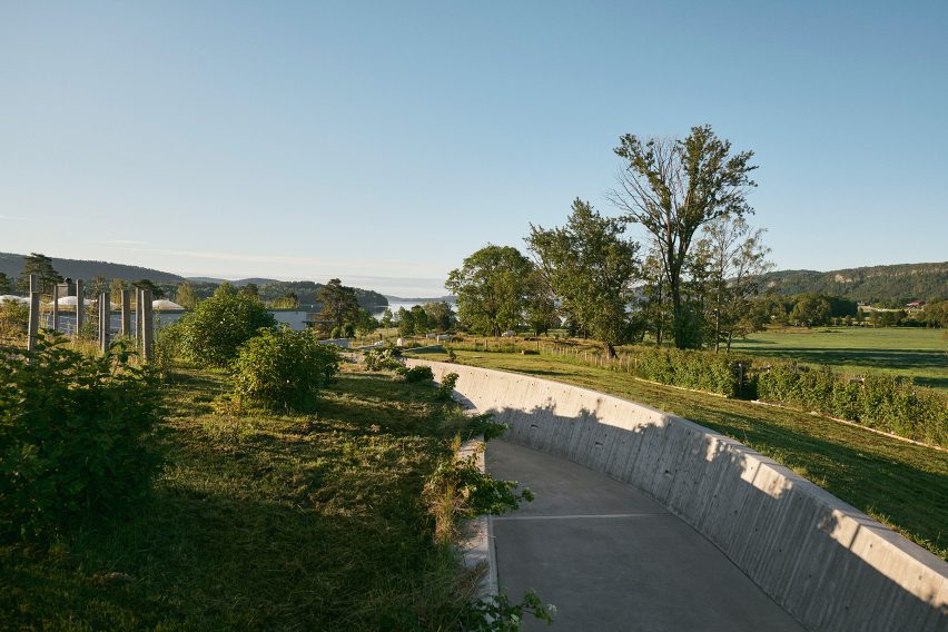 Concrete ramp