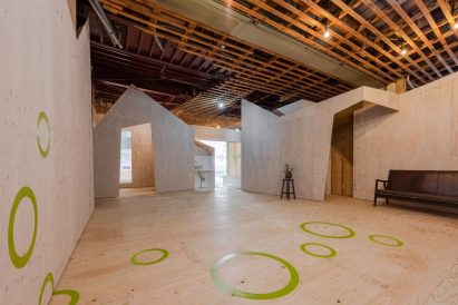 Wooden floors and walls in Japanese employment centre by Td-Atelier